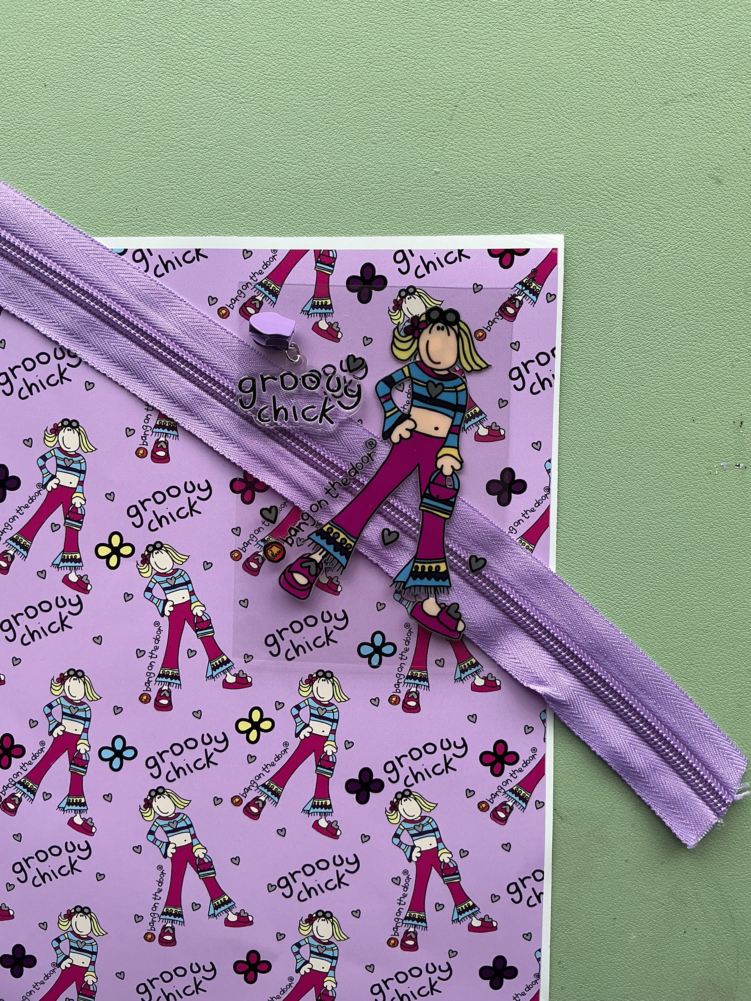 Zipper Groovy Chick