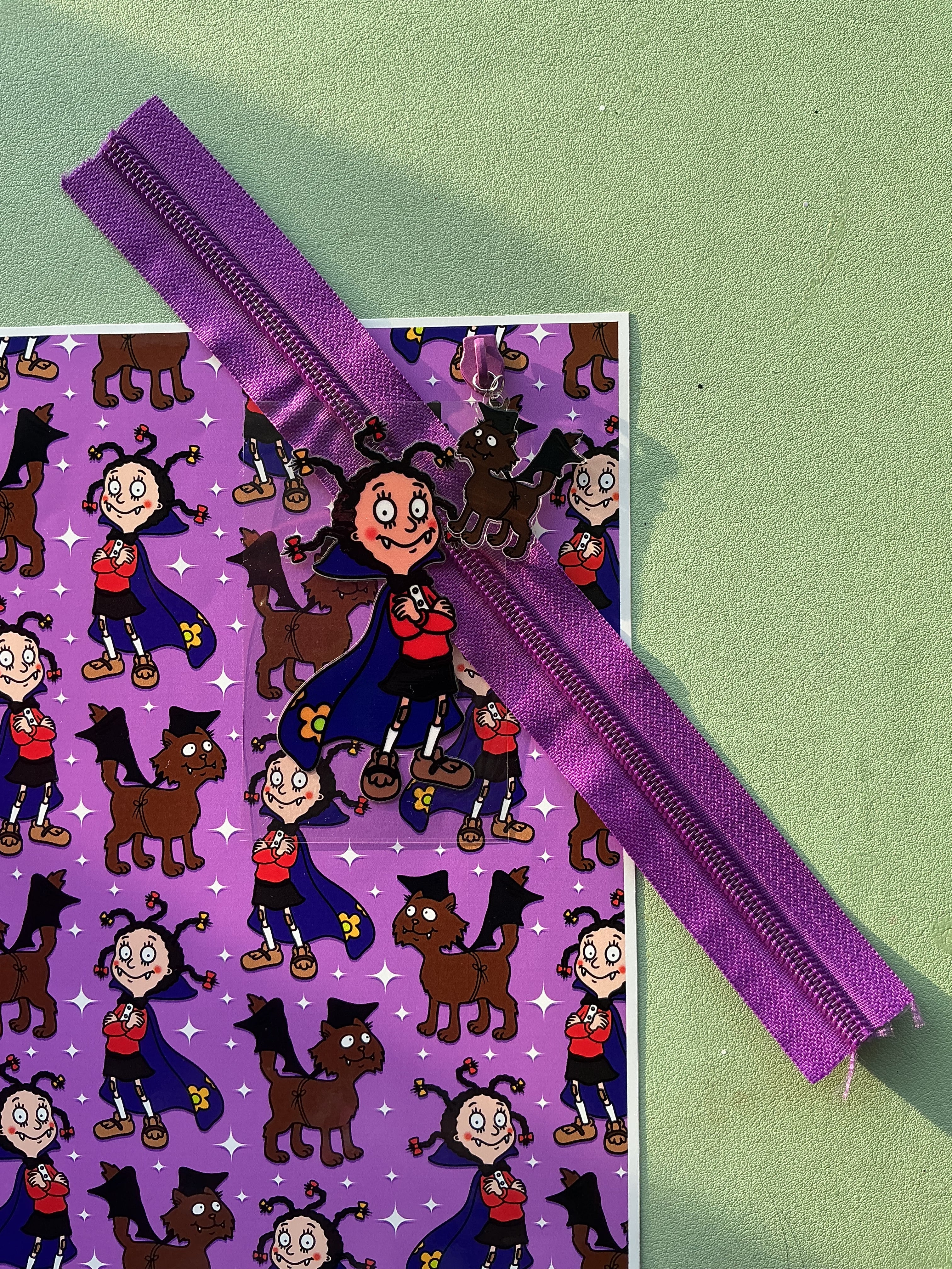 Zipper Mona Vampire