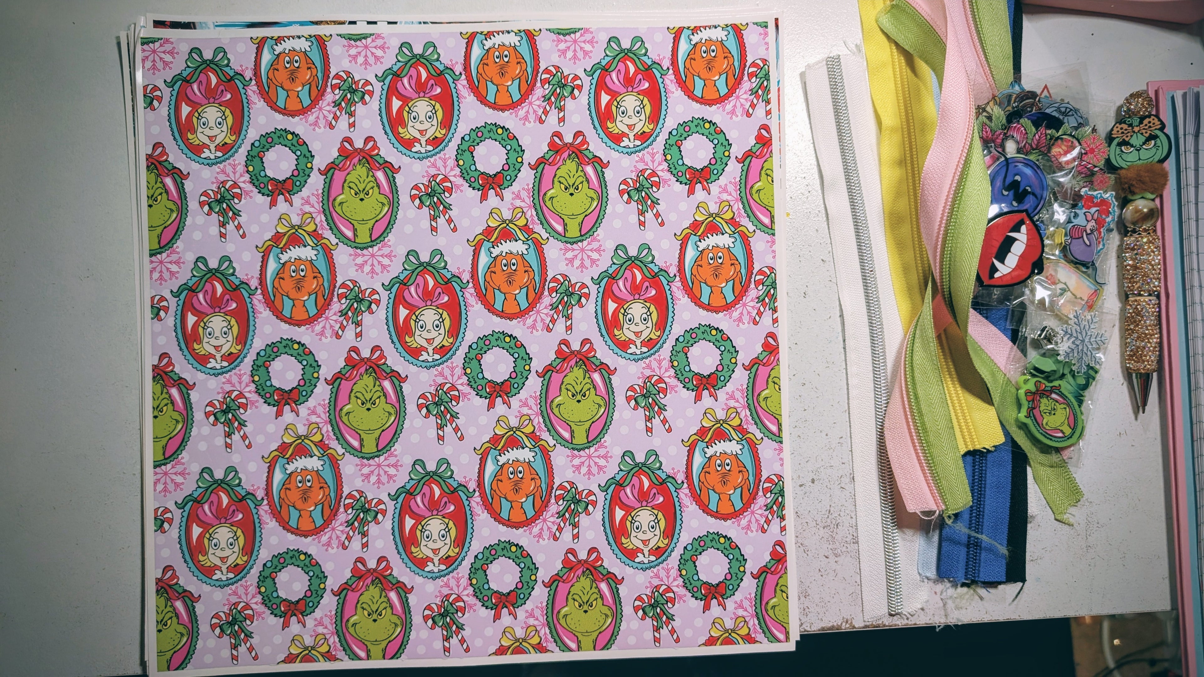 24oz zipper Grinch vibes